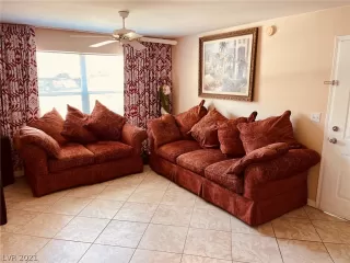 Photo #4: 2330408 Listing