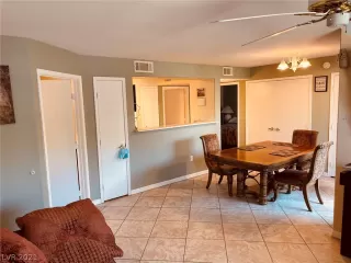 Photo #5: 2330408 Listing