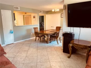 Photo #6: 2330408 Listing