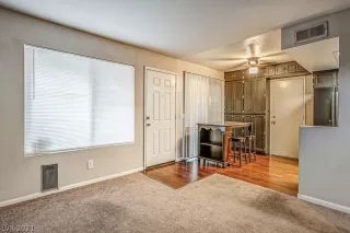 Photo #6: 2330419 Listing