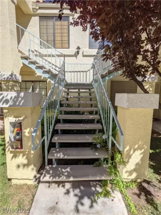 Photo #4: 2330425 Listing 