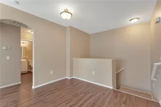 Photo #2: 2330435 Listing