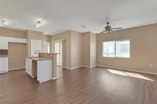 Photo #3: 2330435 Listing