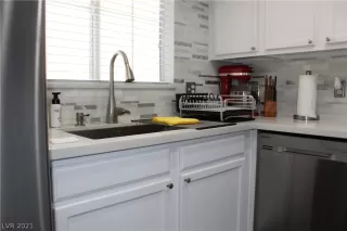 Photo #4: 2330444 Listing 