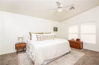 Photo #4: 2330447 Listing