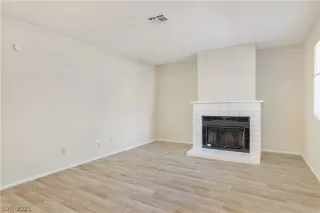 Photo #3: 2330514 Listing