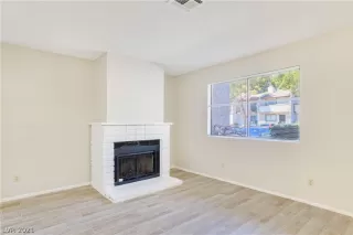 Photo #4: 2330514 Listing