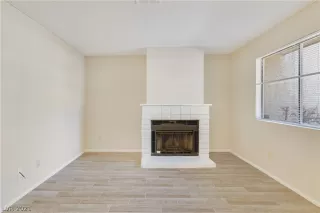 Photo #5: 2330514 Listing