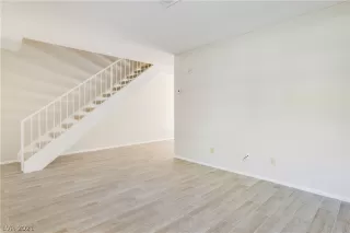 Photo #6: 2330514 Listing