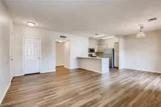 Photo #4: 2330529 Listing 