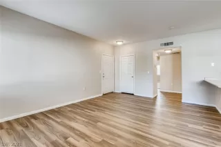 Photo #5: 2330529 Listing 