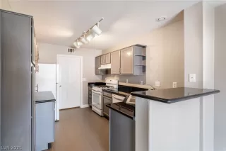 Photo #5: 2330534 Listing