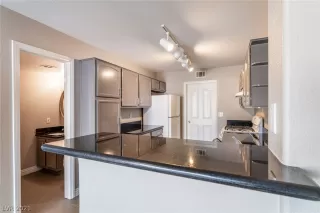 Photo #6: 2330534 Listing