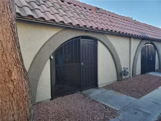 Photo #1: 2330555 Listing