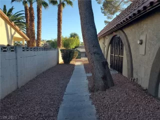 Photo #2: 2330555 Listing