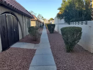 Photo #3: 2330555 Listing