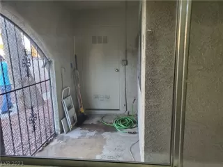 Photo #4: 2330555 Listing