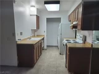 Photo #6: 2330555 Listing