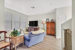 Photo #3: 2330612 Listing