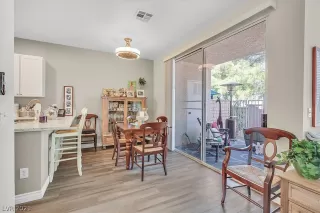 Photo #6: 2330612 Listing