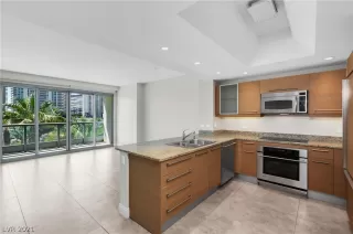 Photo #3: 2330615 Listing