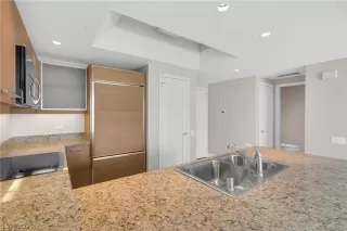 Photo #4: 2330615 Listing