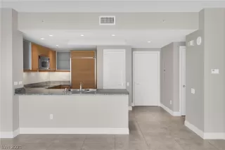 Photo #5: 2330615 Listing