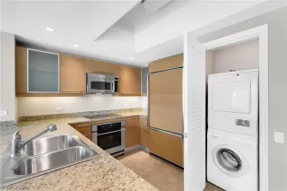 Photo #6: 2330615 Listing