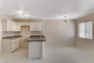 Photo #4: 2330636 Listing 