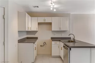 Photo #5: 2330636 Listing 