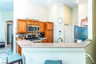 Photo #4: 2330643 Listing 