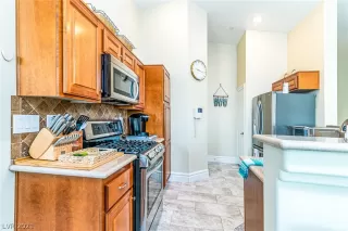 Photo #5: 2330643 Listing 