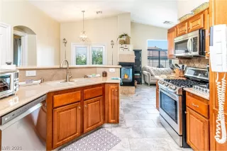 Photo #6: 2330643 Listing 