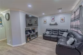 Photo #1: 2330649 Listing 