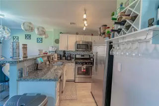 Photo #4: 2330649 Listing 