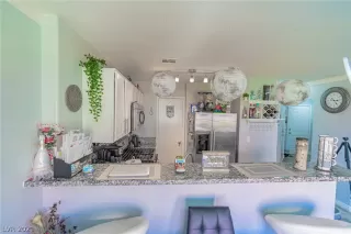 Photo #5: 2330649 Listing 