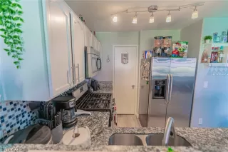 Photo #6: 2330649 Listing 