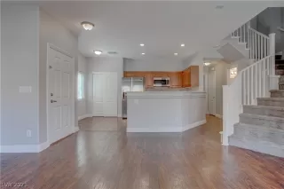 Photo #6: 2330658 Listing