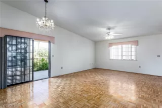 Photo #2: 2330709 Listing