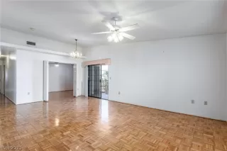 Photo #3: 2330709 Listing