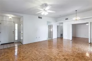 Photo #4: 2330709 Listing