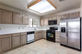 Photo #5: 2330709 Listing