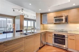 Photo #2: 2330751 Listing