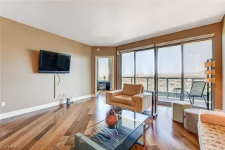 Photo #4: 2330751 Listing