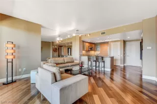 Photo #5: 2330751 Listing