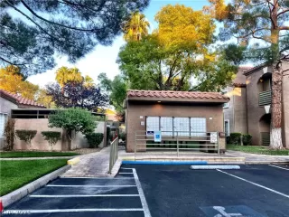 Photo #2: 2330753 Listing