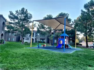 Photo #3: 2330753 Listing