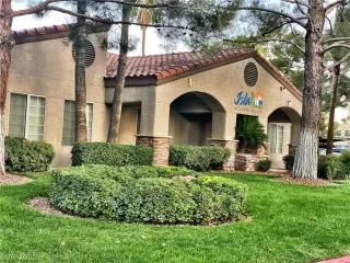 Photo #4: 2330753 Listing