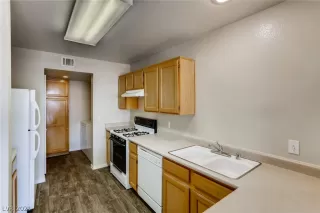 Photo #2: 2330759 Listing 