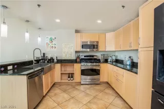 Photo #3: 2330780 Listing